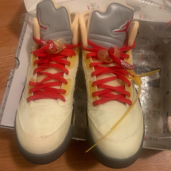 Lightly stained Retro Jordan Sail 5’s - Picture 7 of 7